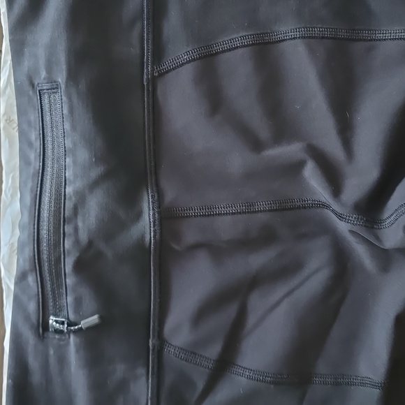 Lululemon Black Cropped  Leggings Sz 6 - Picture 2 of 9